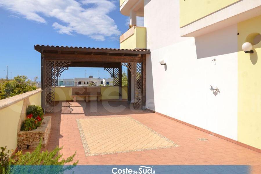 Case Vacanze Vista Mare Torre Pali Exterior photo