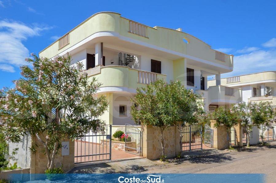 Case Vacanze Vista Mare Torre Pali Exterior photo